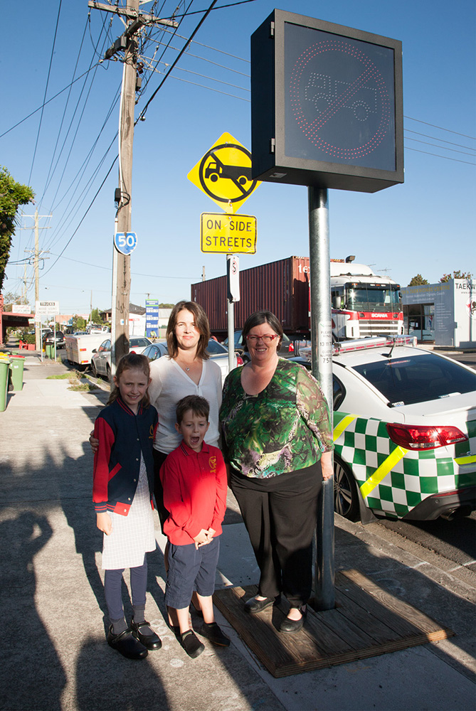 MTAG President Samantha McArthur, Greens MP Collleen Hartland and Kingsville Primary School students William McArthur and Edith Dillon